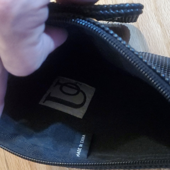 Black U02 Crossbody - Picture 3 of 4